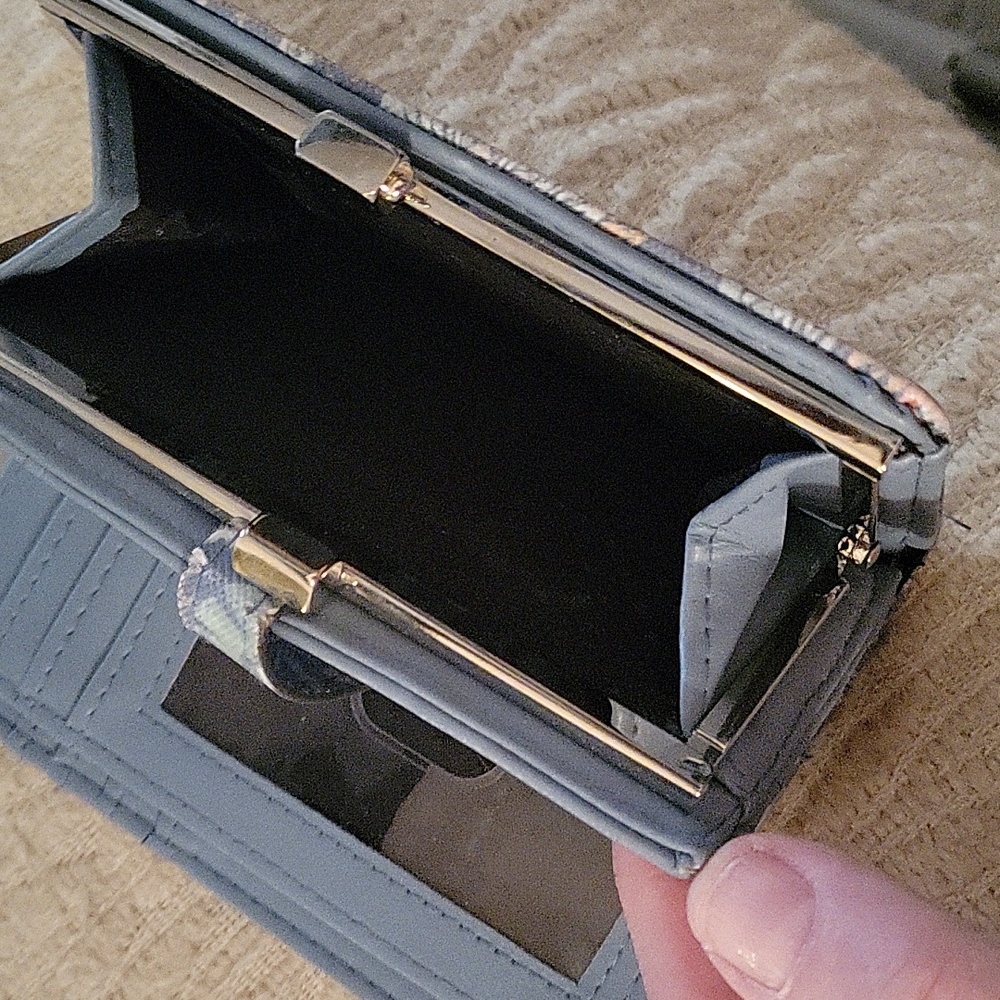Wallet - Picture 6 of 6